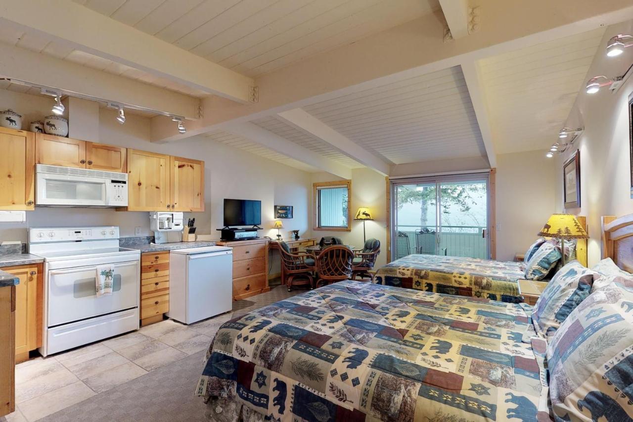 Many Springs Lakefront Condos Bigfork Δωμάτιο φωτογραφία