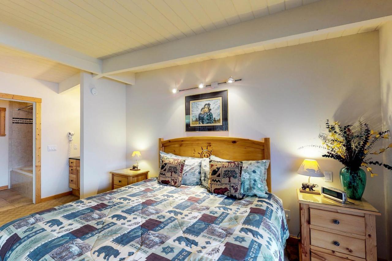 Many Springs Lakefront Condos Bigfork Εξωτερικό φωτογραφία